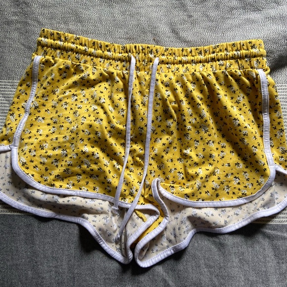 Cute Yellow Shorts! - Picture 1 of 2